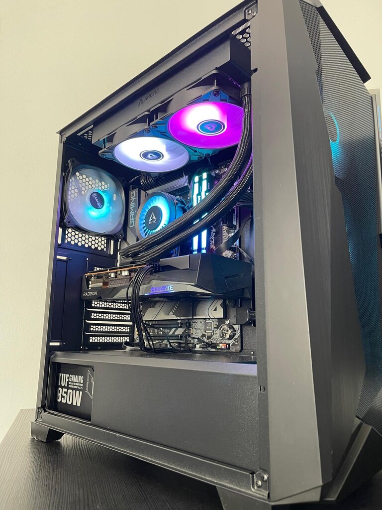 RYZEN 7 9800X3D | 32GB 6000MHZ DDR5 | RX 7600 | SAMSUNG 990 PRO 1TB SSD bilgisayar fotoğrafı
