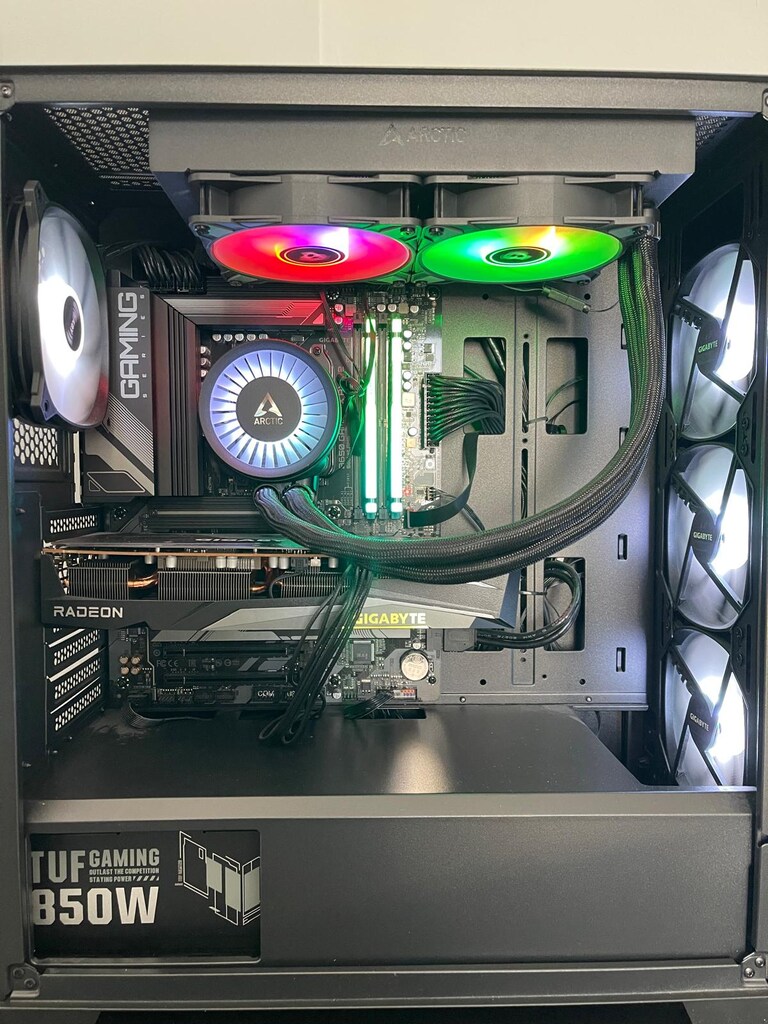 RYZEN 7 9800X3D | 32GB 6000MHZ DDR5 | RX 7600 | SAMSUNG 990 PRO 1TB SSD bilgisayar fotoğrafı