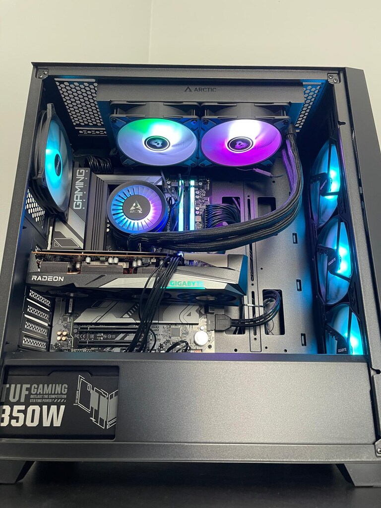 RYZEN 7 9800X3D | 32GB 6000MHZ DDR5 | RX 7600 | SAMSUNG 990 PRO 1TB SSD bilgisayar fotoğrafı