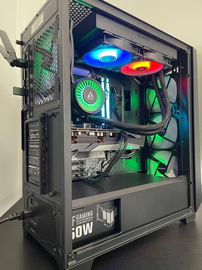 RYZEN 7 9800X3D | 32GB 6000MHZ DDR5 | RX 7600 | SAMSUNG 990 PRO 1TB SSD bilgisayar fotoğrafı