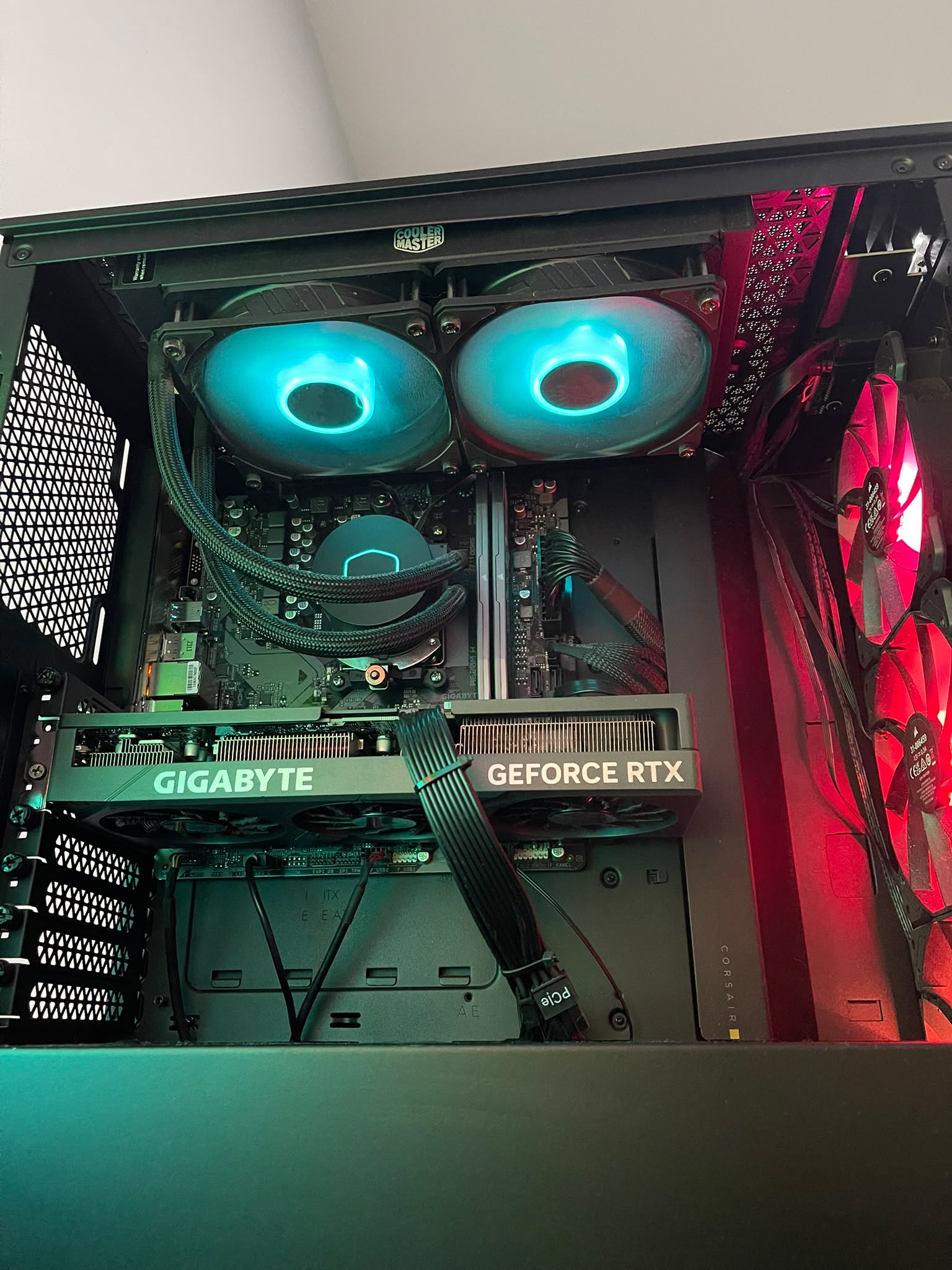 RTX 4060 Ti | 32GB DDR5 | RYZEN 5 7500F | 1 TB SSD