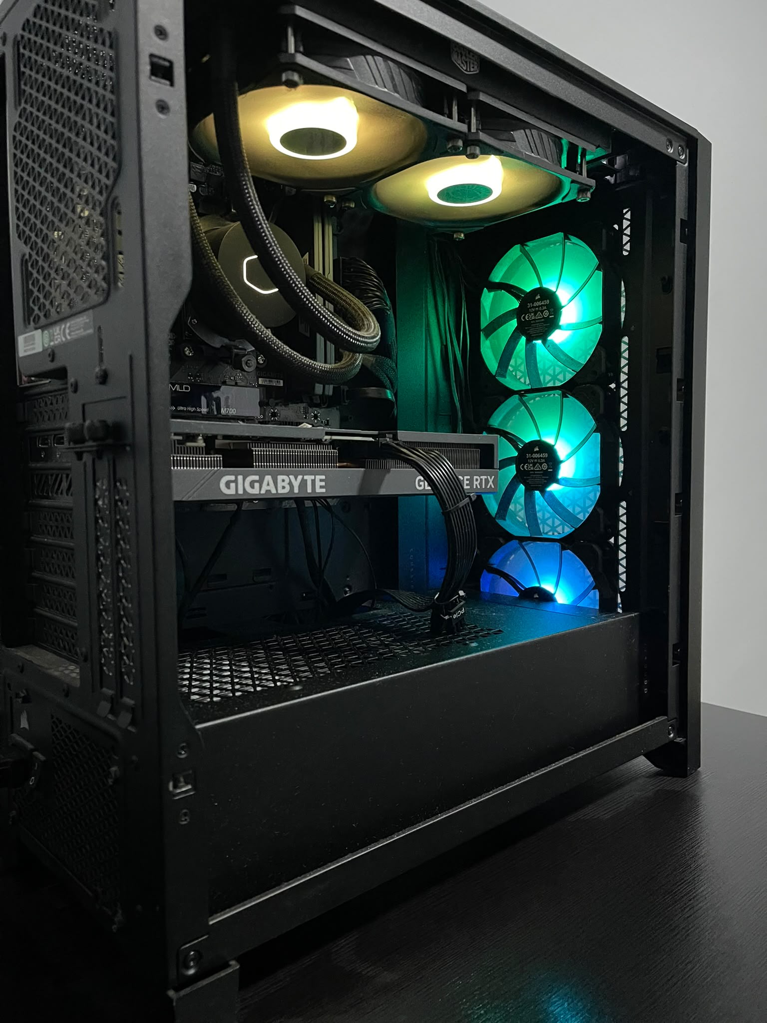 RTX 4060 Ti | 32GB DDR5 | RYZEN 5 7500F | 1 TB SSD bilgisayar fotoğrafı