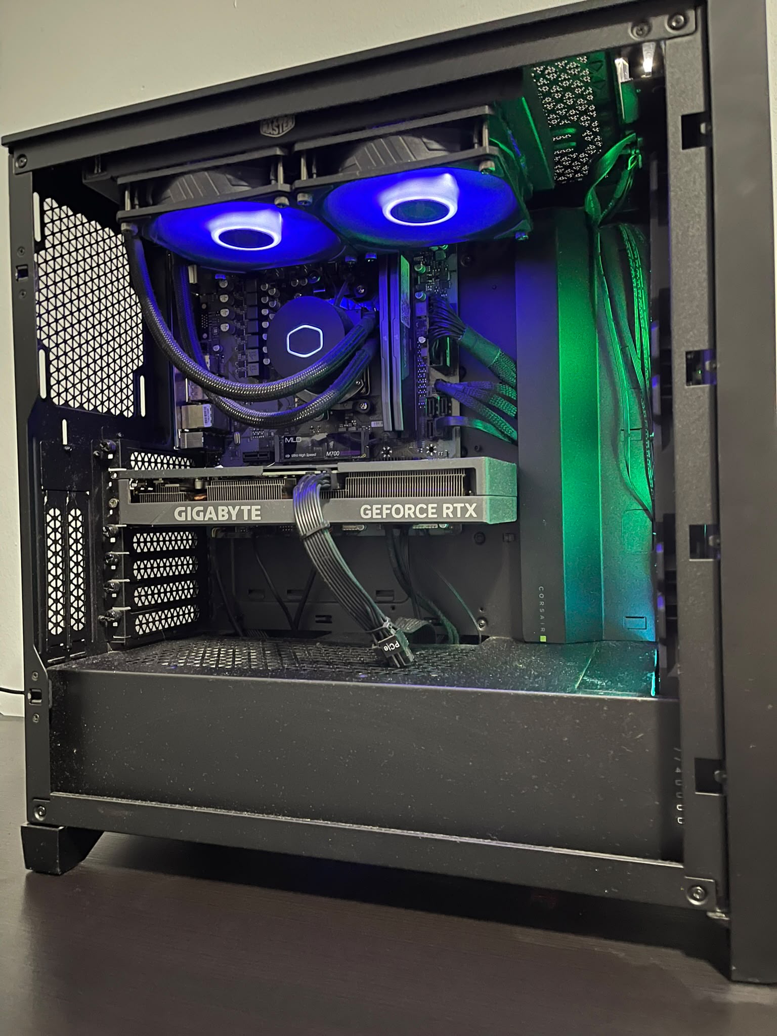 RTX 4060 Ti | 32GB DDR5 | RYZEN 5 7500F | 1 TB SSD bilgisayar fotoğrafı