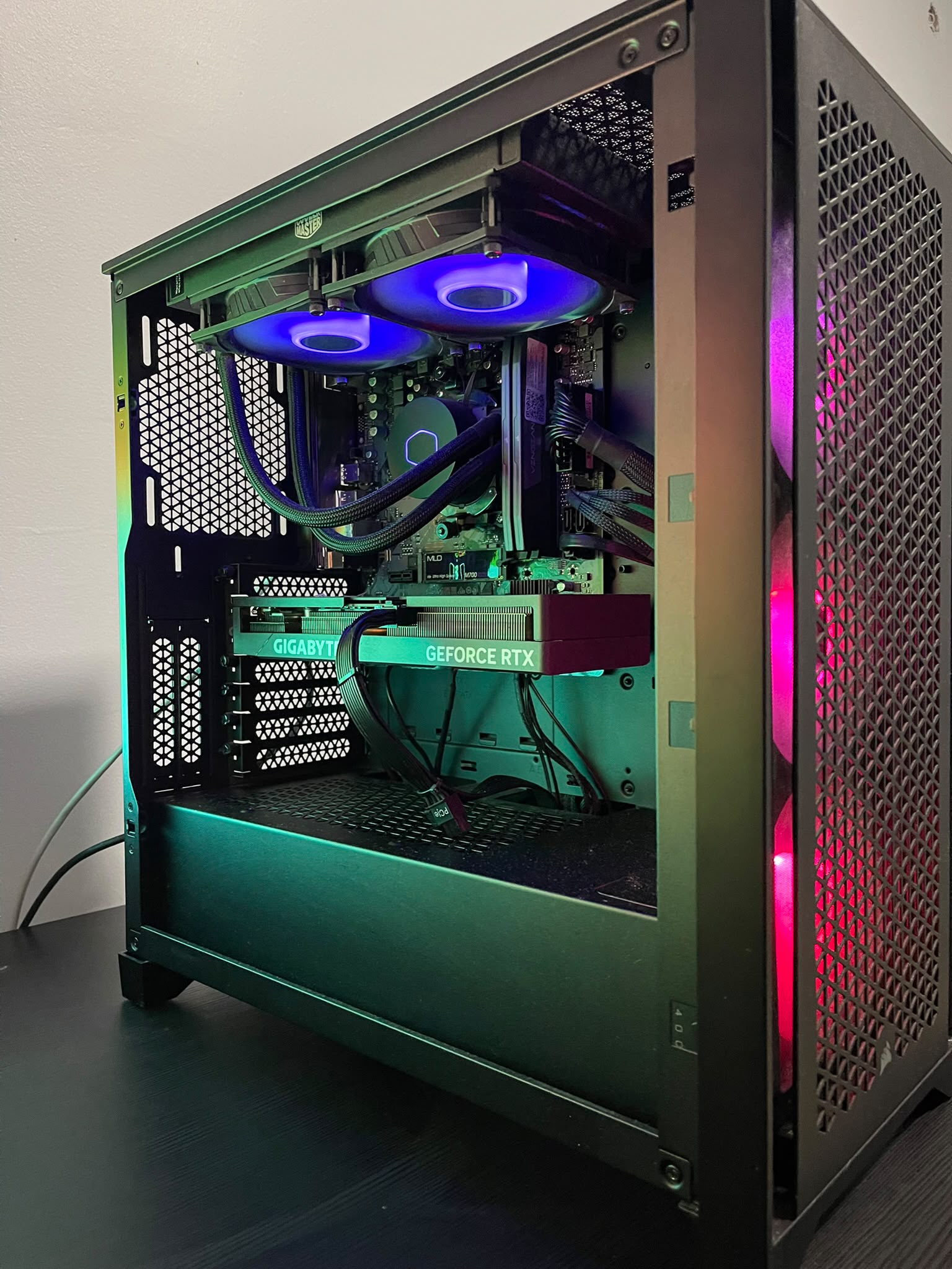 RTX 4060 Ti | 32GB DDR5 | RYZEN 5 7500F | 1 TB SSD bilgisayar fotoğrafı