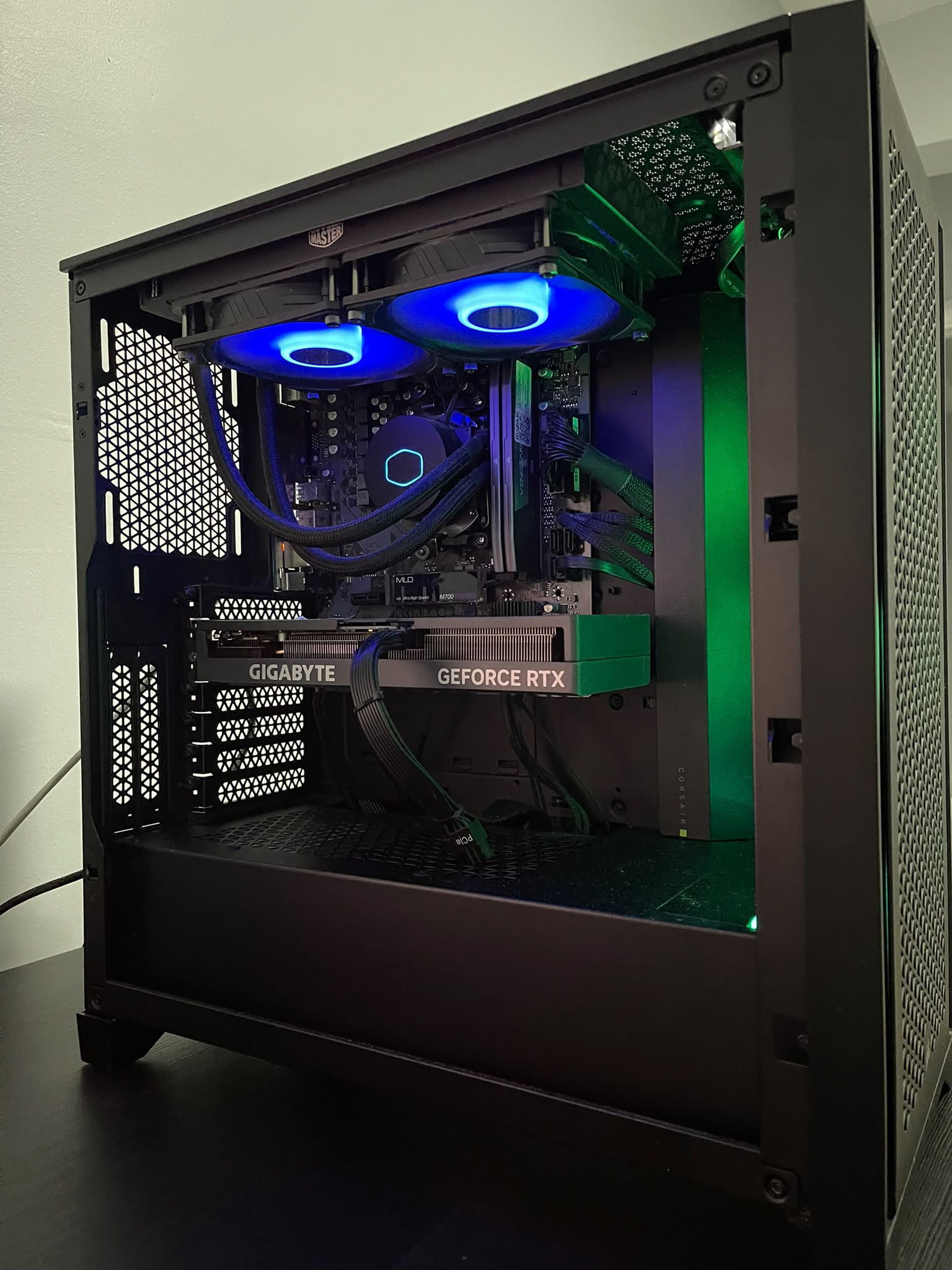 RTX 4060 Ti | 32GB DDR5 | RYZEN 5 7500F | 1 TB SSD bilgisayar fotoğrafı