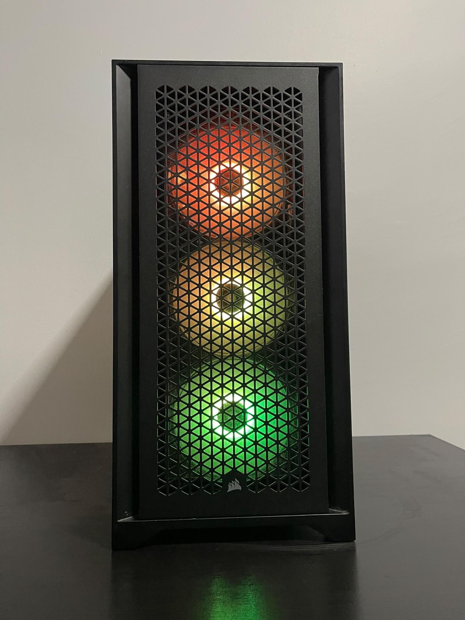 RTX 4060 Ti | 32GB DDR5 | RYZEN 5 7500F | 1 TB SSD bilgisayar fotoğrafı