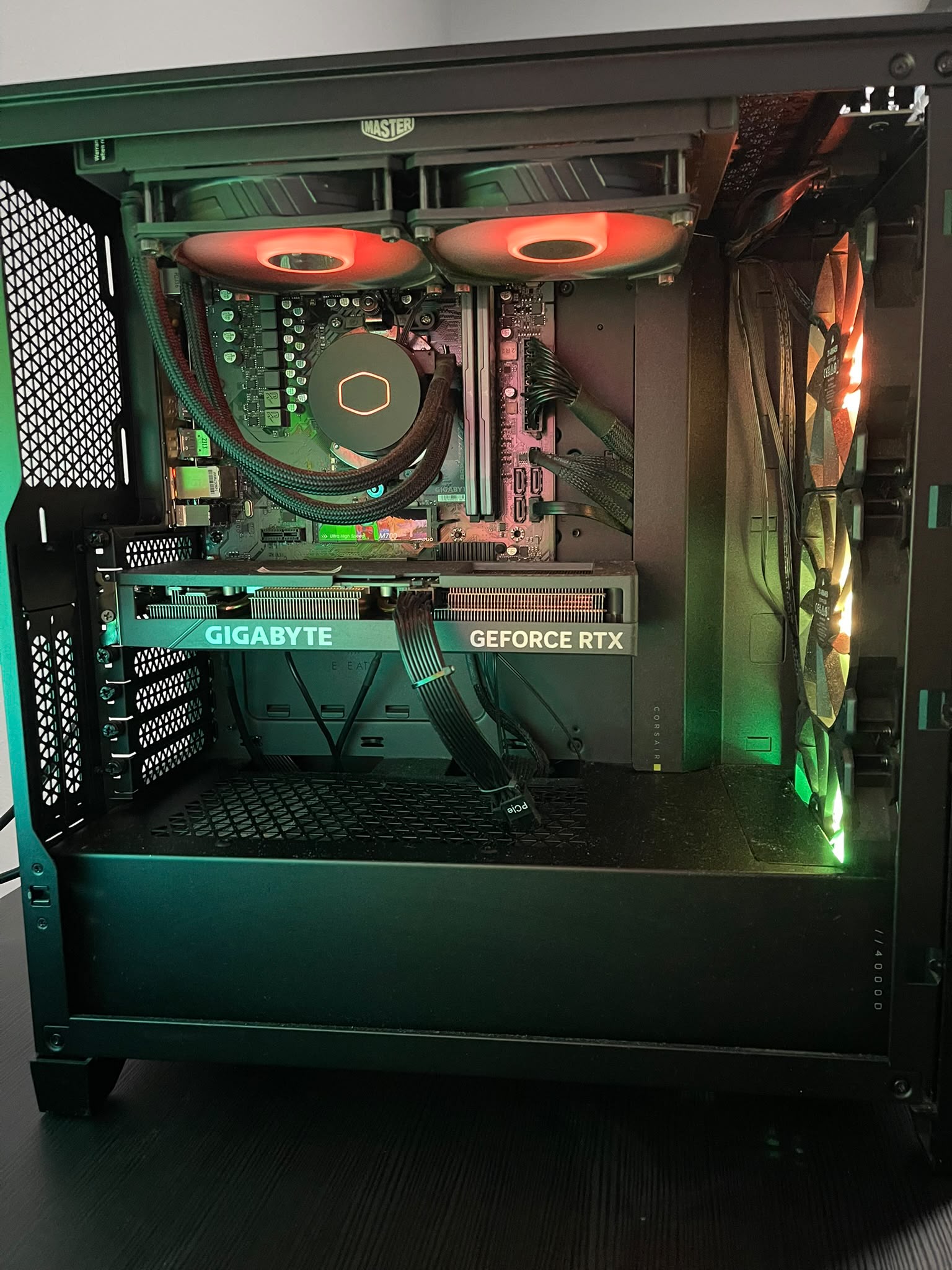 RTX 4060 Ti | 32GB DDR5 | RYZEN 5 7500F | 1 TB SSD bilgisayar fotoğrafı